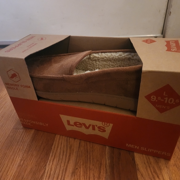 🔮 [3/$30] Levi's Slippers - Picture 5 of 9
